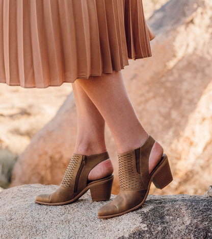 Yangley Block Heel Bootie | Baretraps